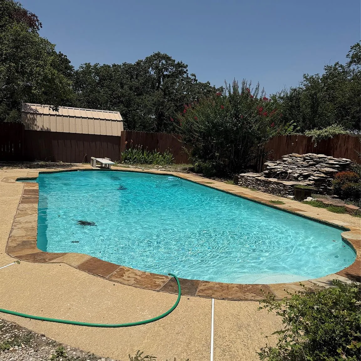3 bed, 2205 sqft, $2,600 — Photo 1
