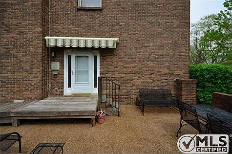4th image of 303 Wellington Ct