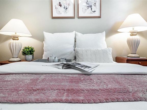 4th image of 601 7th Ave S APT 204