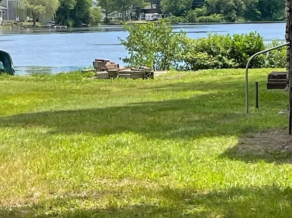 56 Lakeside Ave, Dartmouth, MA 02747