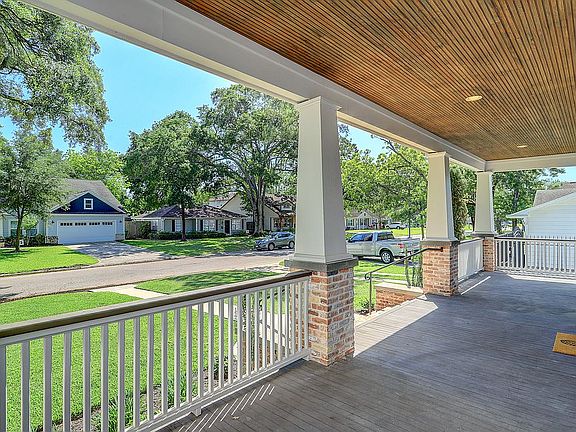 2nd image of 1706 Woodcrest Dr