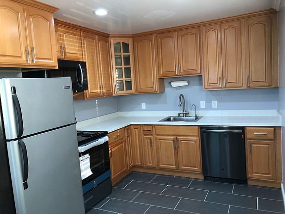4th image of 571 N Abel St #4