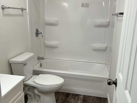 5th image of 301 W Maple St