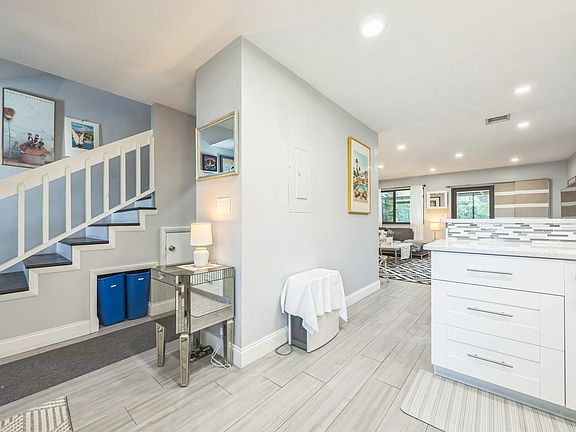 4th image of 202 Shoreview Drive