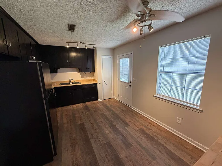 2312 Creekwood Dr — Photo 4