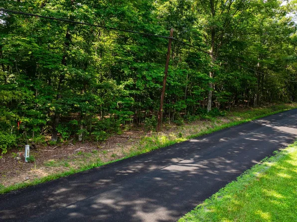 1 Detour Rd, Great Cacapon, WV 25422