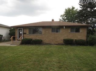 5865 White Pine Dr, Bedford Heights, OH