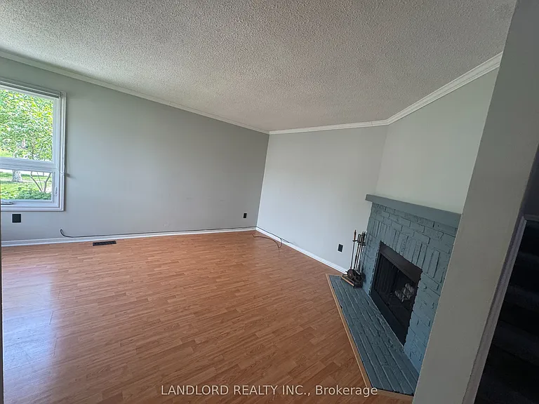 833 Laurier Ave — Photo 4