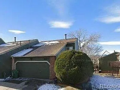 2 bed, 2.5 bath, 1600 sqft, $2,200 — Photo 2