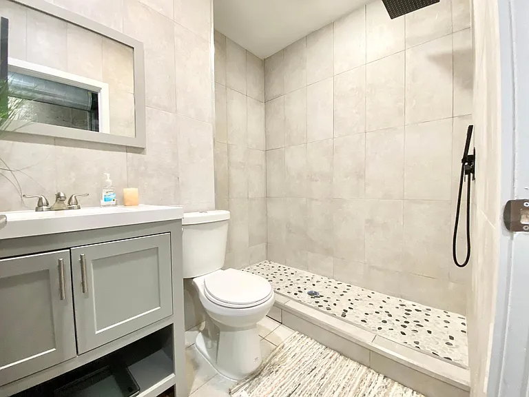1233 N Franklin St #1 — Photo 7