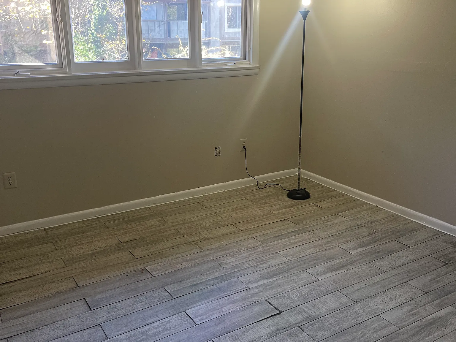 3 bed, 2400 sqft, $1,807 — Photo 4