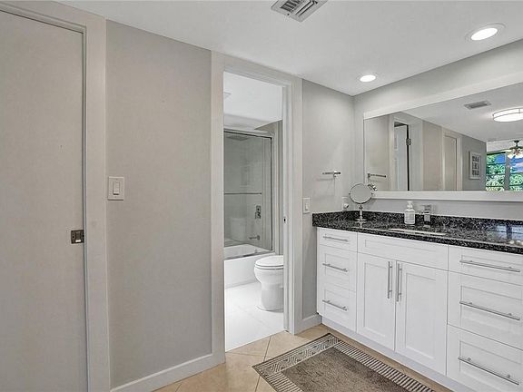 3rd image of 907 Cypress Terrace #204