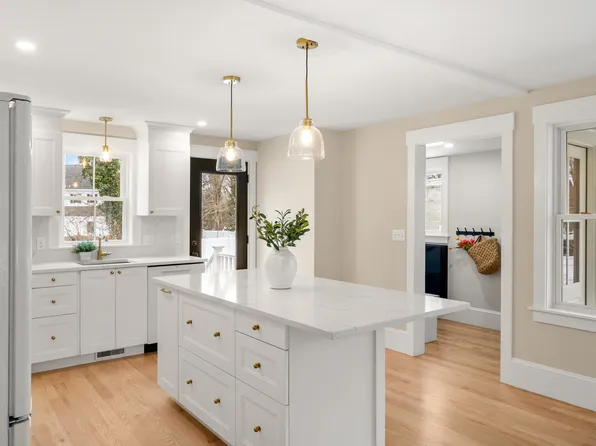 9-11 Elm St, Groton, MA 01450