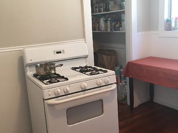 5th image of 127 W Adams St