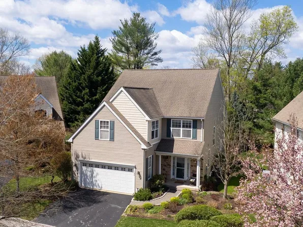 122 Potters Pond Dr, Phoenixville, PA 19460