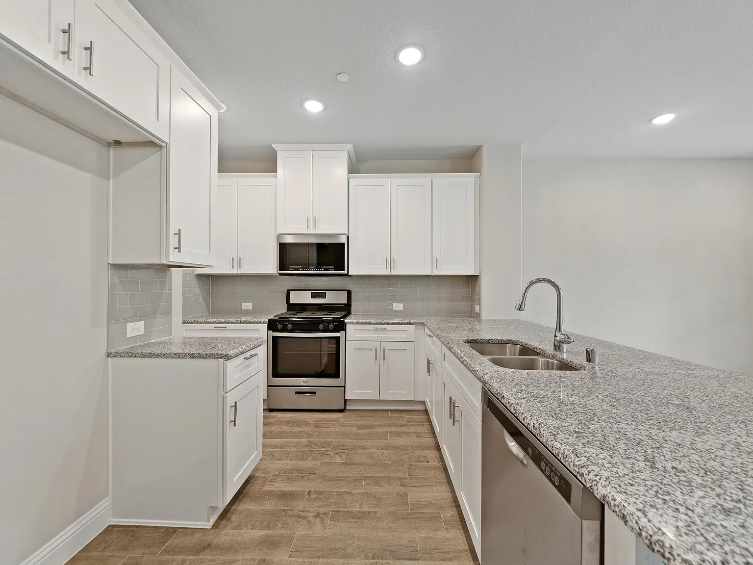3 bed, 2.5 bath, 1741 sqft, $2,495 — Photo 2