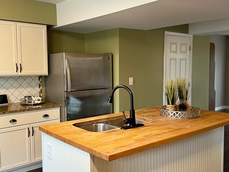 825 Showell Ct — Photo 3
