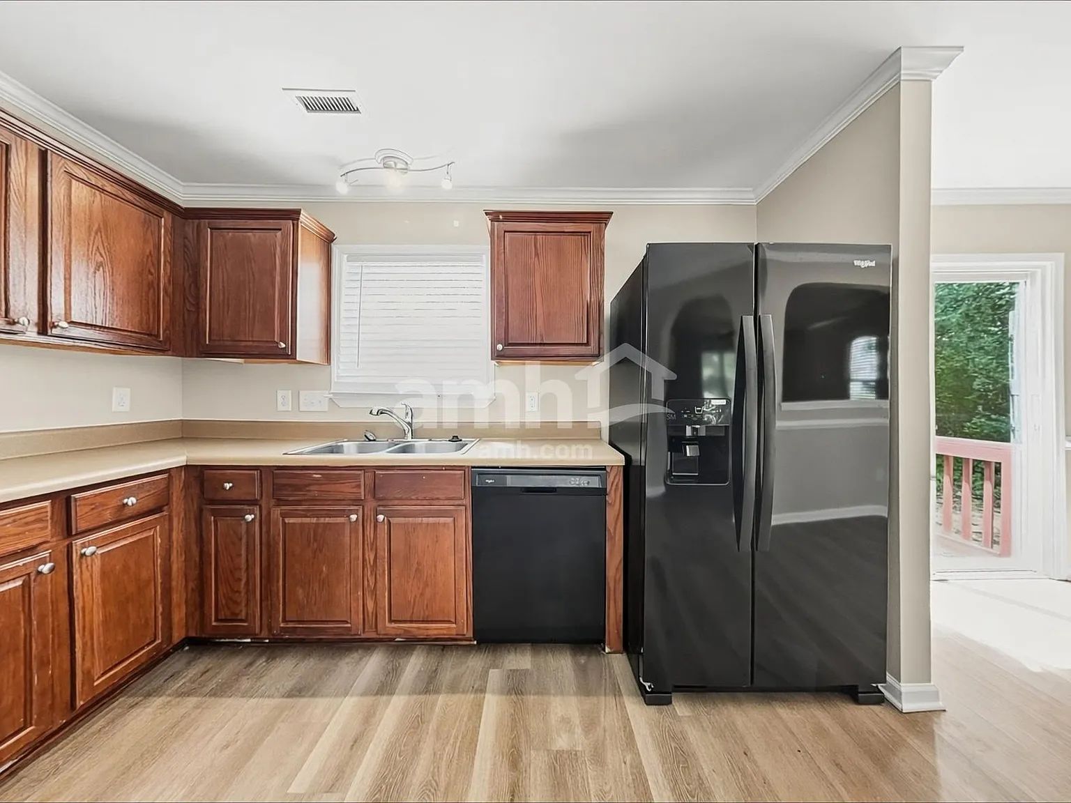 4 bed, 2.5 bath, 1990 sqft, $2,060 — Photo 4