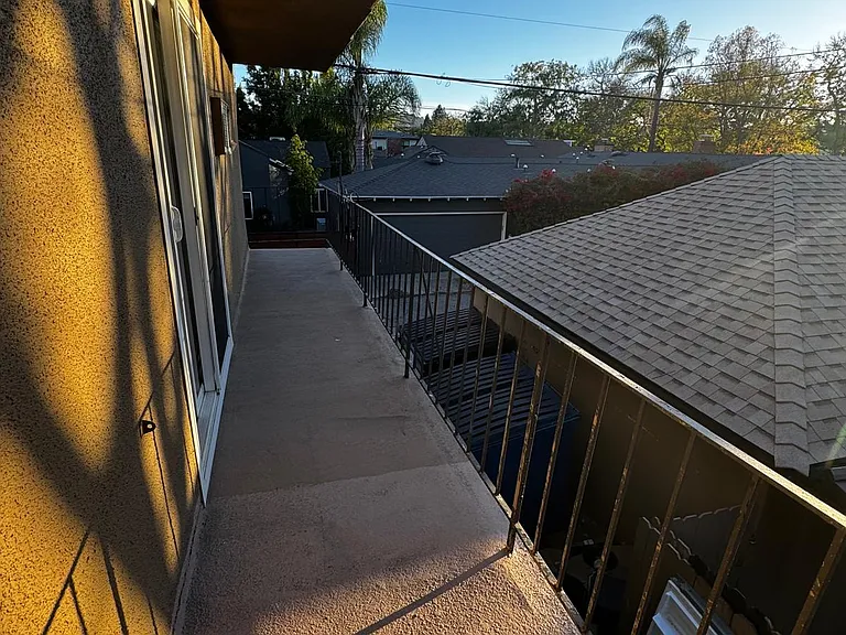 11460 Riverside Dr — Photo 4