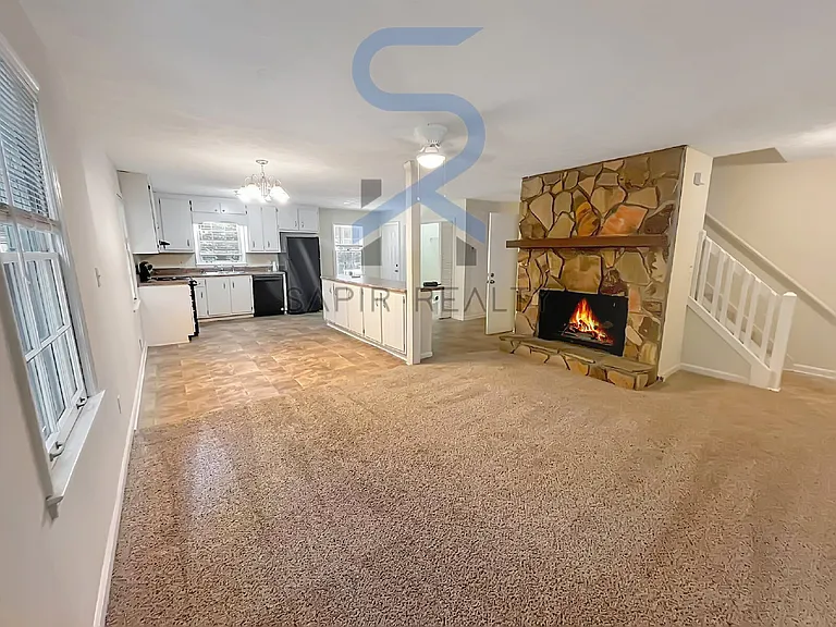 4125 Maple Ferry Dr NE — Photo 3