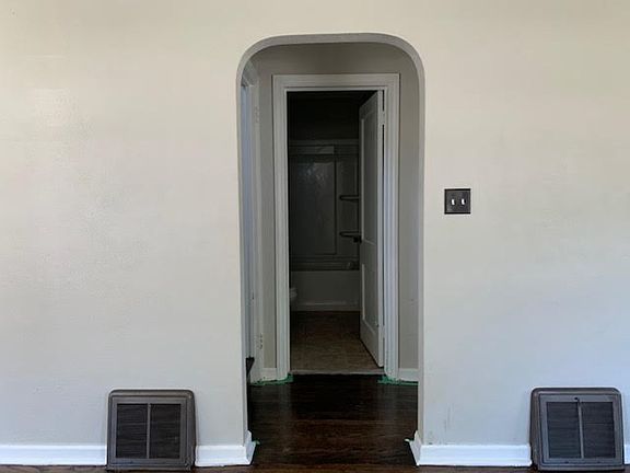 5th image of 2901 Lawndale Ave
