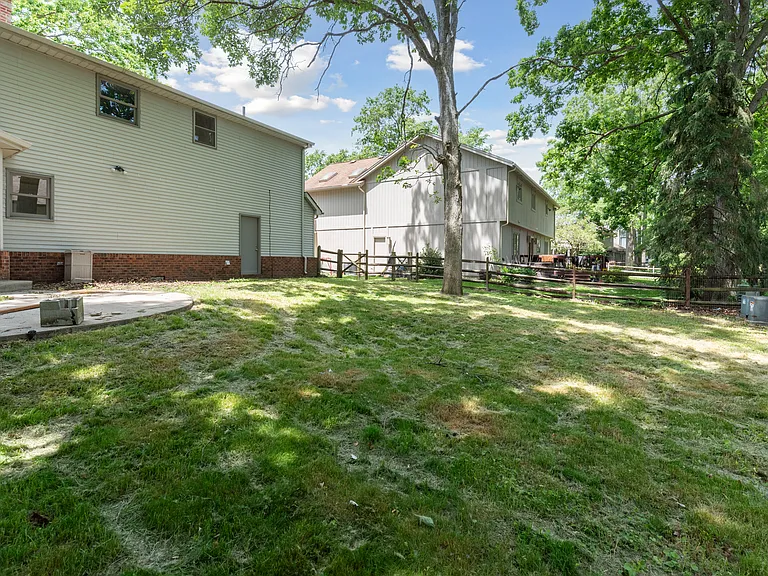 2410 Wealdstone Rd — Photo 52