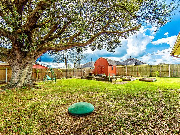 4th image of 202 S Hidalgo Ln