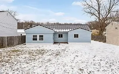 3 bed, 1160 sqft, $2,114 — Photo 3