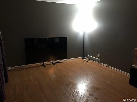 3rd image of 1009 E Holbrook Ave