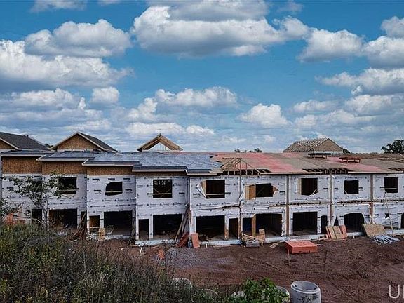 3rd image of 716 S Lakeshore Blvd