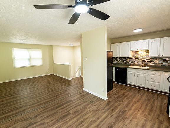 5th image of 84 Sherwood Dr