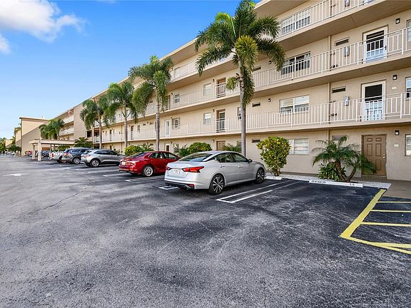 2nd image of 300 NE 26th Ave APT 209