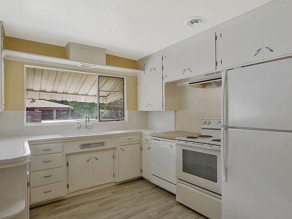 3rd image of 8239 N Pershing Ave