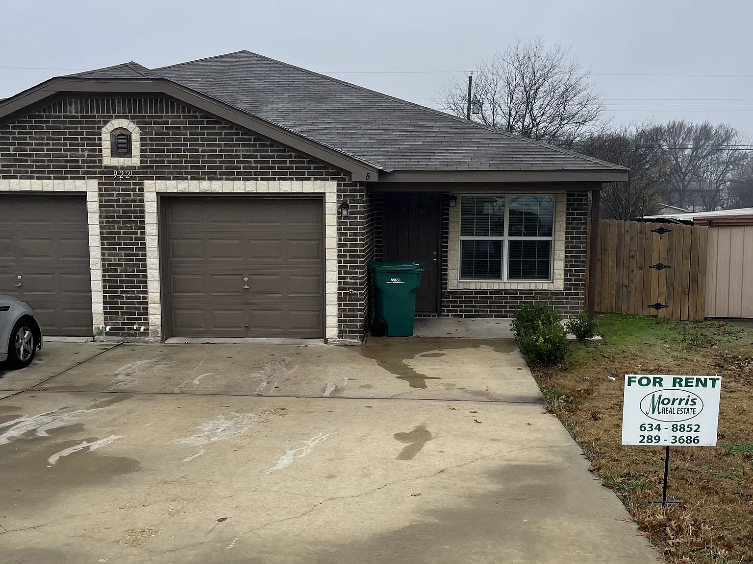 922 Maplewood Drive - B — Photo 2