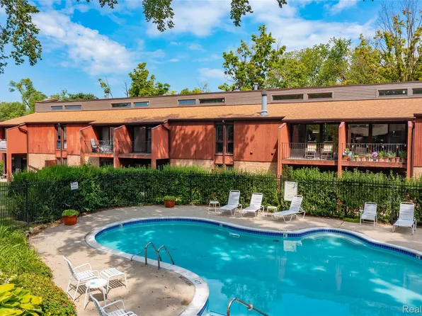 2403 Packard St #38D, Ann Arbor, MI 48104