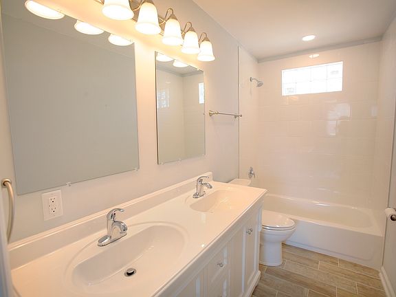 271 Triggs Ave Elgin, IL 60123