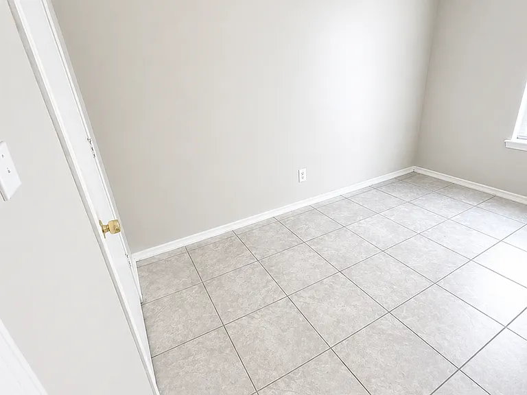 1501 Benttree Dr #B — Photo 9