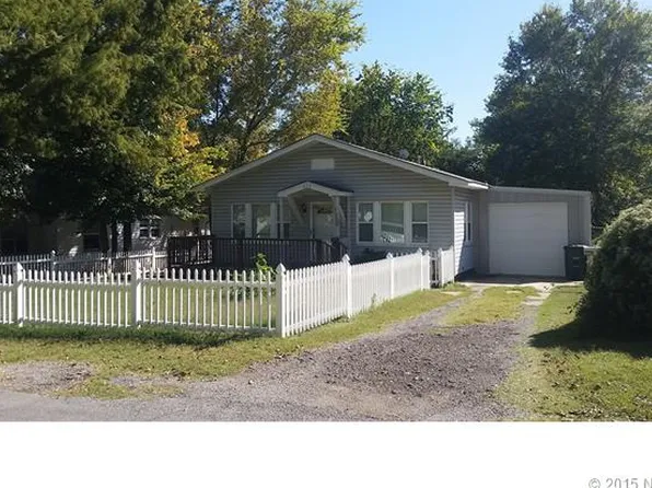 614 W 5th Ave, Bristow, OK 74010