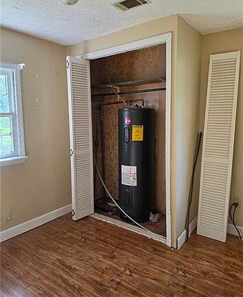 3rd image of 7 Greenview Cir