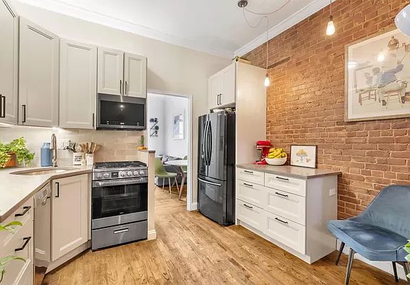 2nd image of 78 W 85th St APT 2E