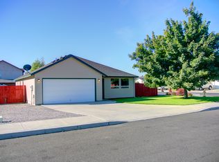 712 NE Oak Pl, Redmond, OR