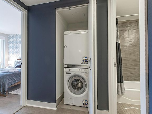 5th image of 450 W 42nd St APT 20P
