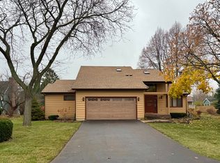 3 Windjammer Ct, Third Lake, IL 60030
