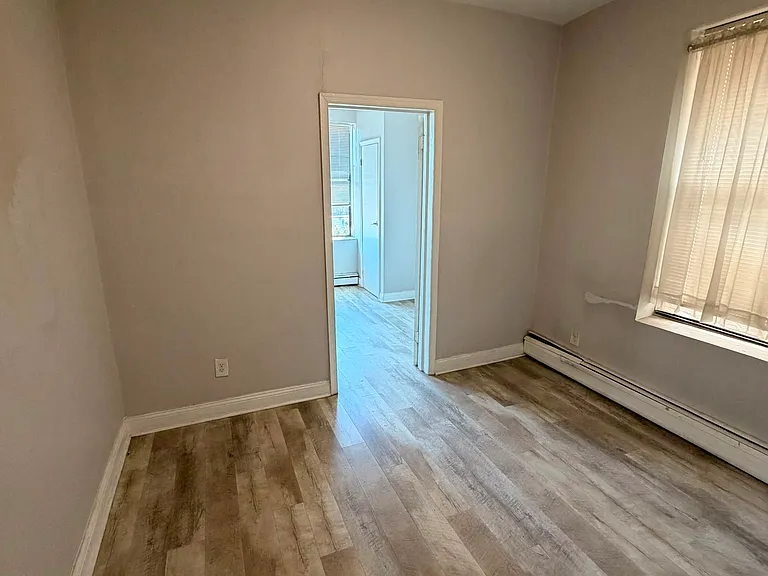 5708 Hudson Ave #10-C — Photo 4