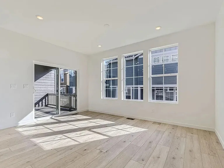8982 Wintertide Ct — Photo 3
