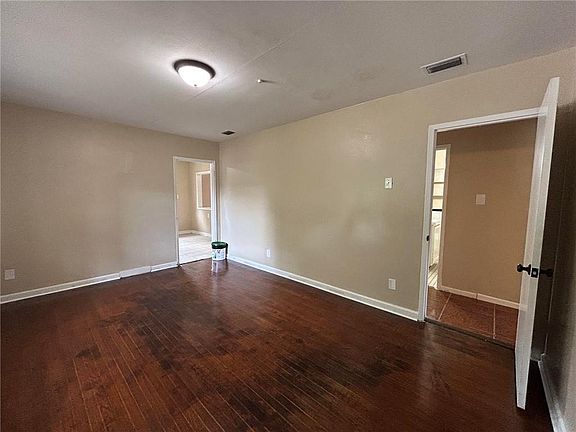 5th image of 2355 Wagner St