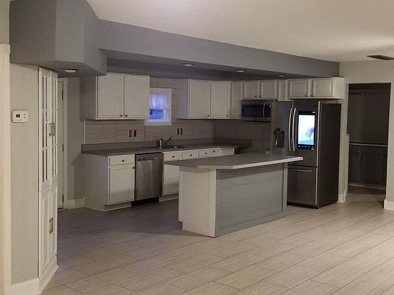 2nd image of 230 Wood St