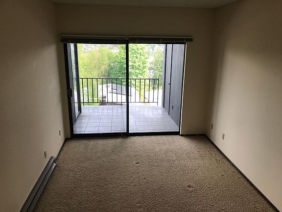 Bedroom with door to balcony