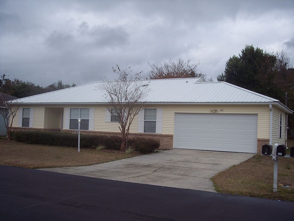1st image of 303 SE Rosewood Cir