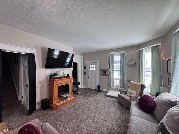 5th image of 810 S Green St